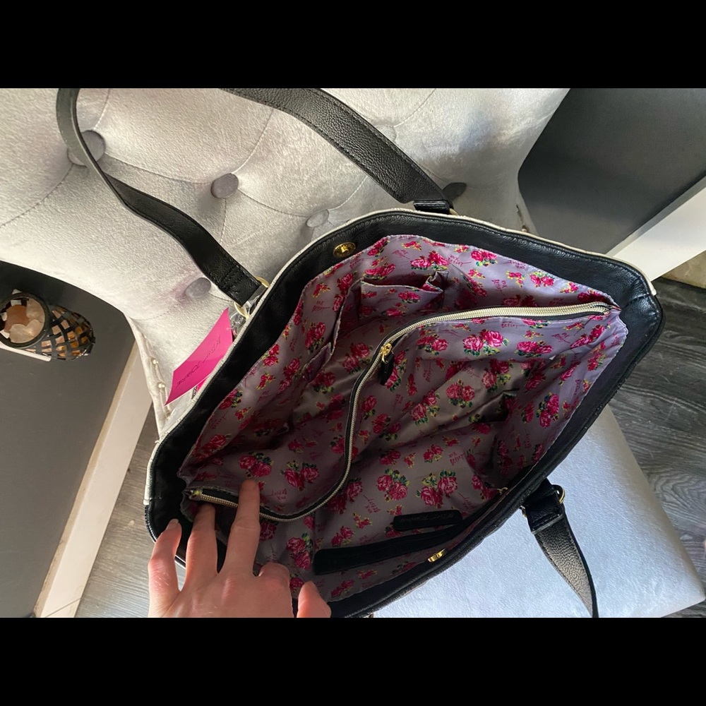 Betsey Johnson skull purse NWT - Picture 6 of 9